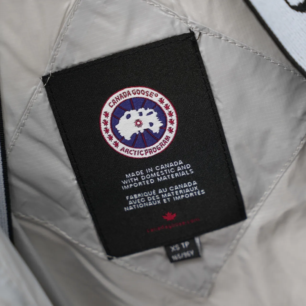 P740 CANADA GOOSE丨Canada Goose 2252 Puff Hooded Down Jacket Color: Gray White Red Size: XS-XXL